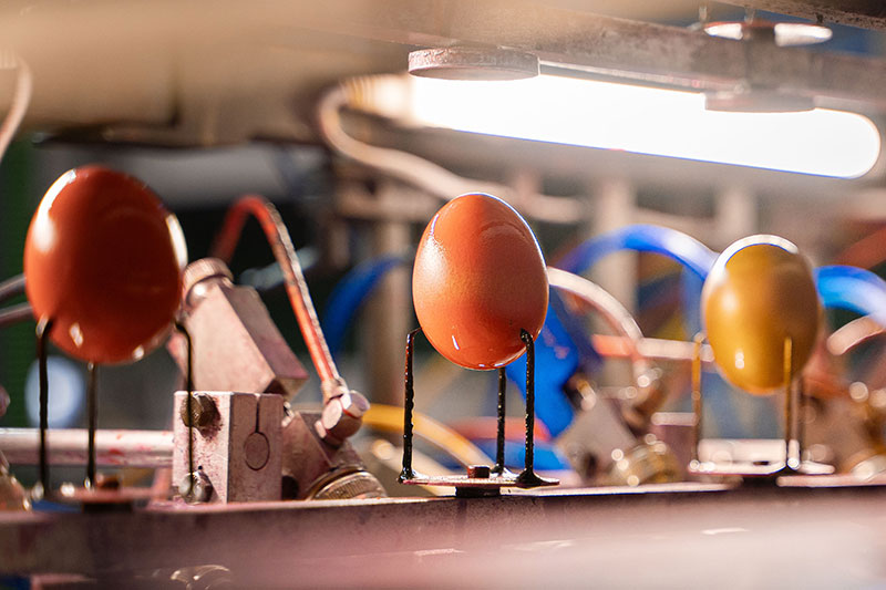 Eier in der hauseigenen Färberei